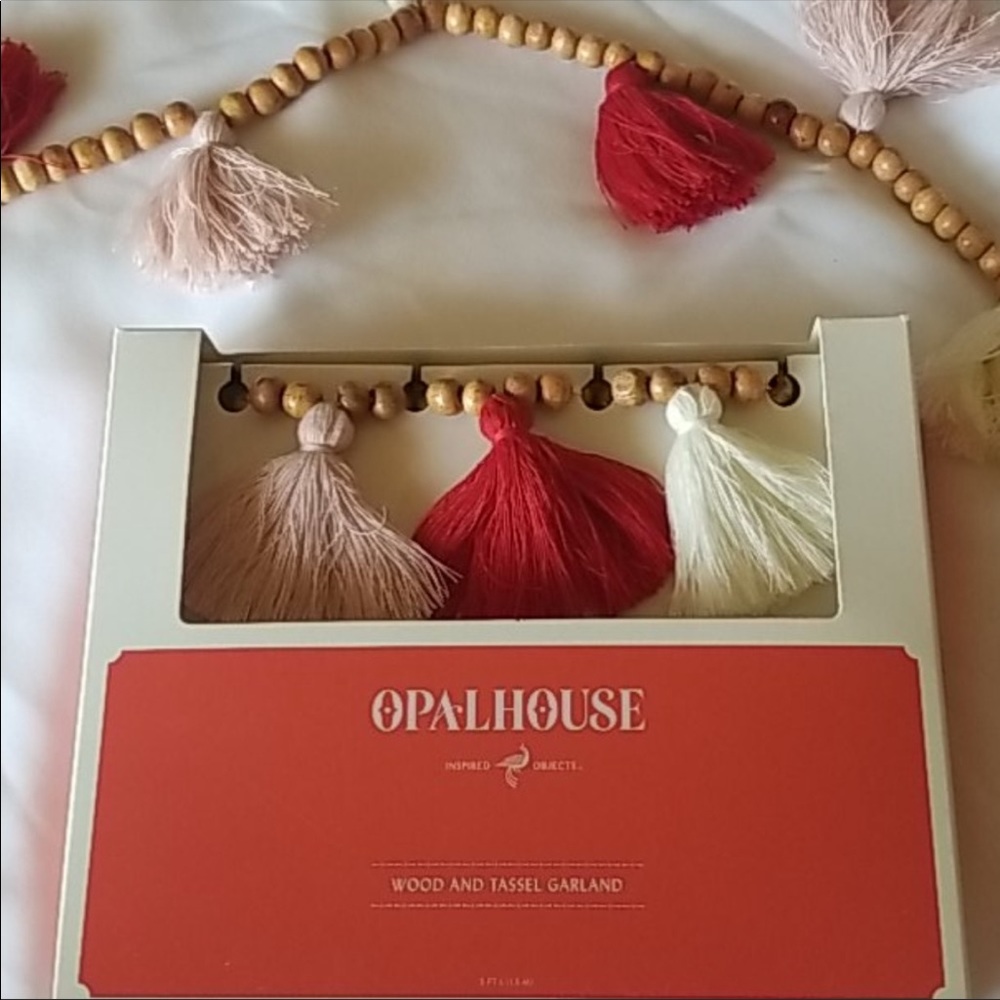 ⚡️SALE⚡️ Opalhouse Red and Pink Garland